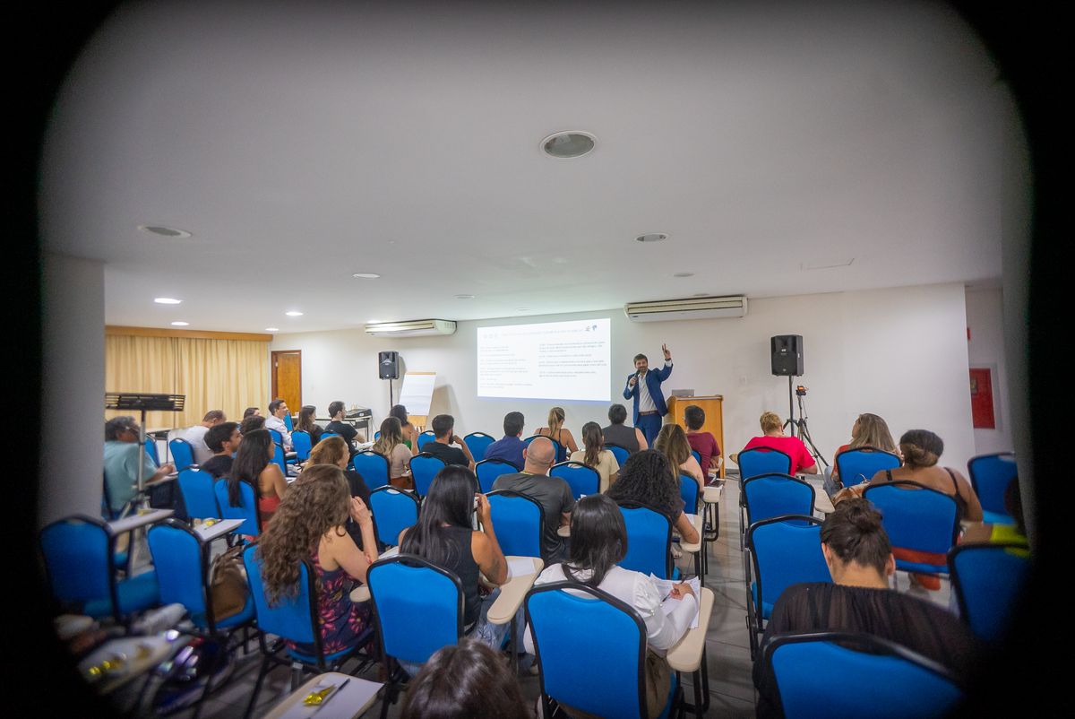 Marcelo Mello em palestra para empresários