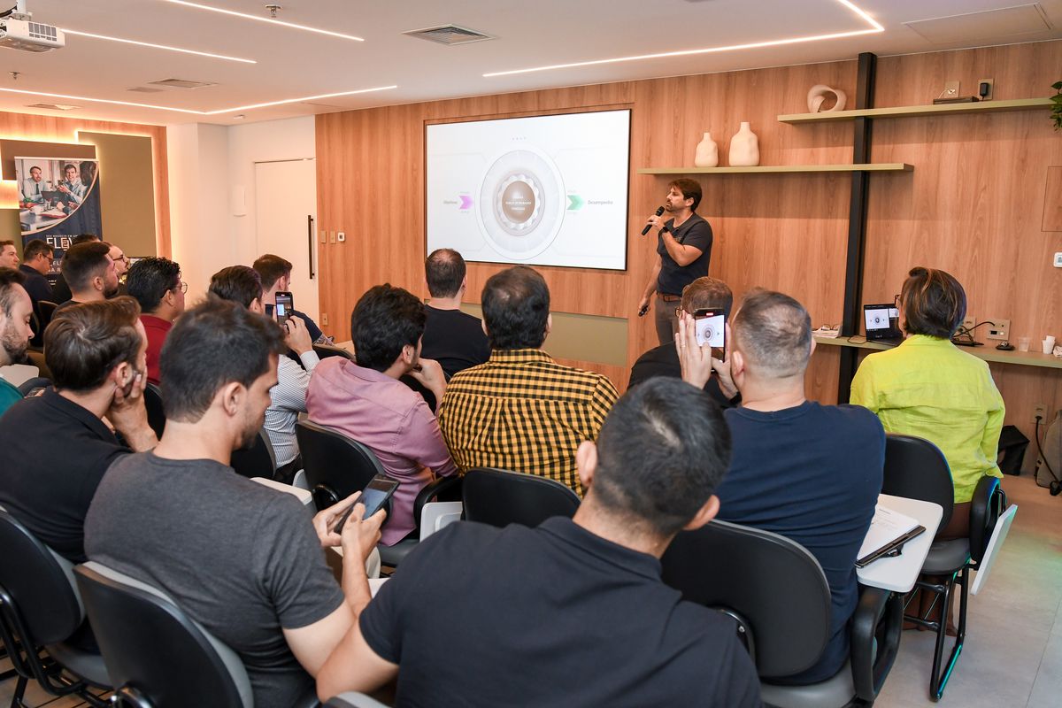 Marcelo Mello em palestra para empresários