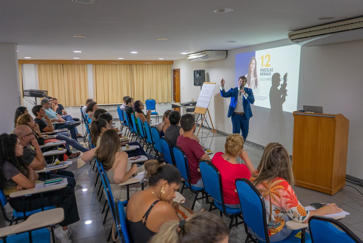 Marcelo Mello em palestra para empresários