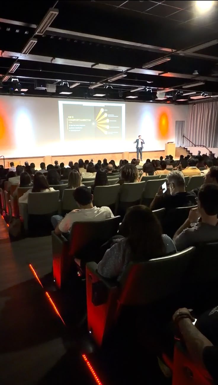 Marcelo Mello em palestra para empresários